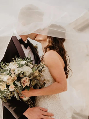 Bagi pengantin baru tentu harus tahu tips agar pernikahan langgeng sampai masa tua nanti. Mulai saling menghargai, mudah memaafkan, rutin komunikasi